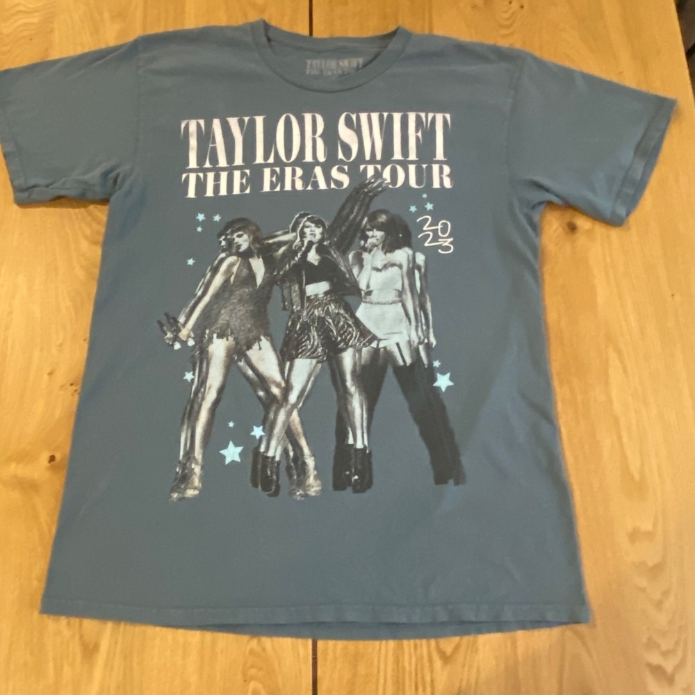 Size L - Taylor‎ Swift 2023 The Eras Tour Official Merch 1989 Album T-Shirt Blue